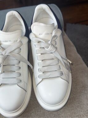 Alexander McQueen White Leather Low-Top Sneakers with Navy Heel Tab